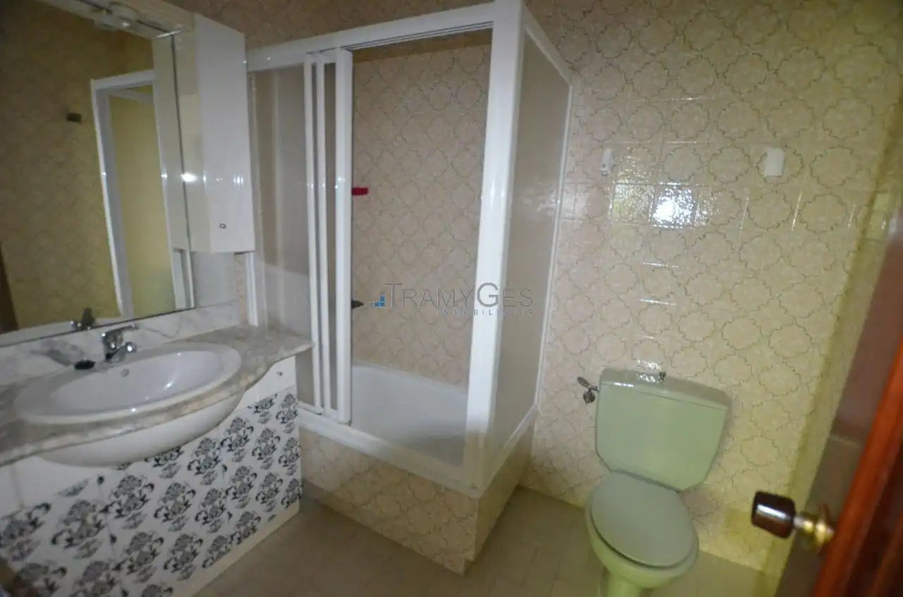 Baño de Piso en venta en Tui con Calefacción, Parquet y Trastero