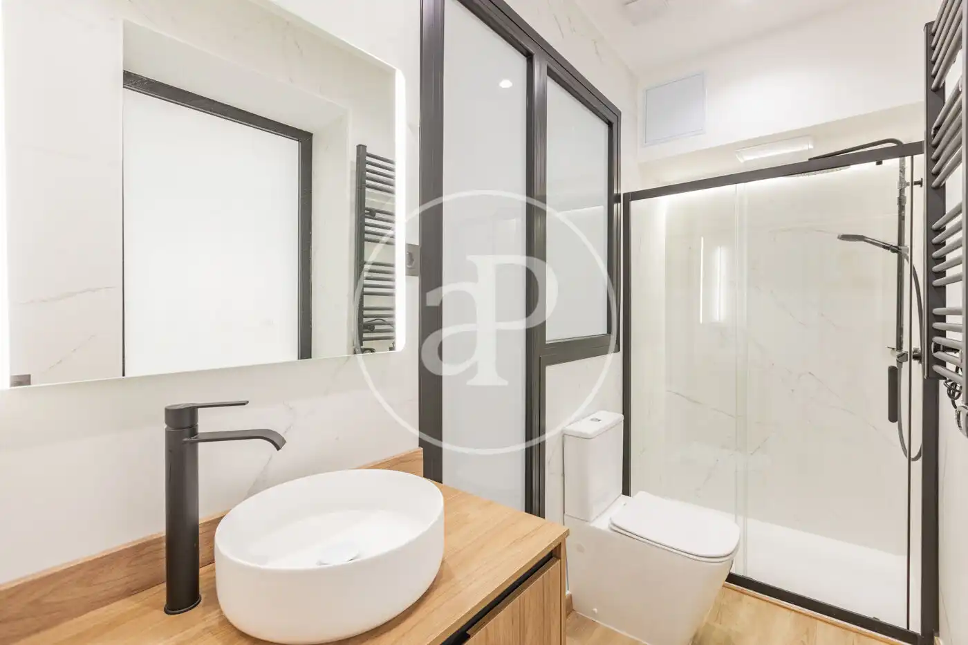 Baño de Piso en venta en Madrid con Calefacción y Balcón