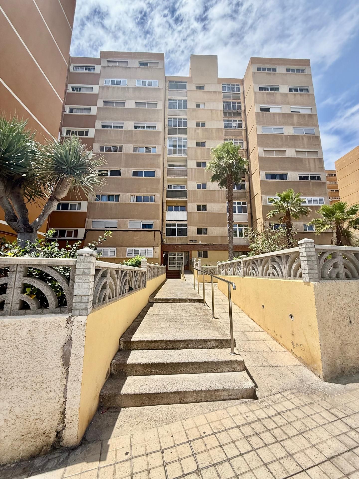 Vista exterior de Pis en venda en Las Palmas de Gran Canaria amb Balcó