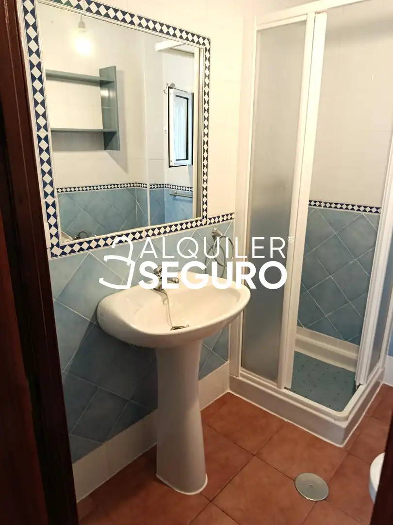 Badezimmer von Wohnung zur Miete in Utrera mit Klimaanlage, Terrasse und Möbliert