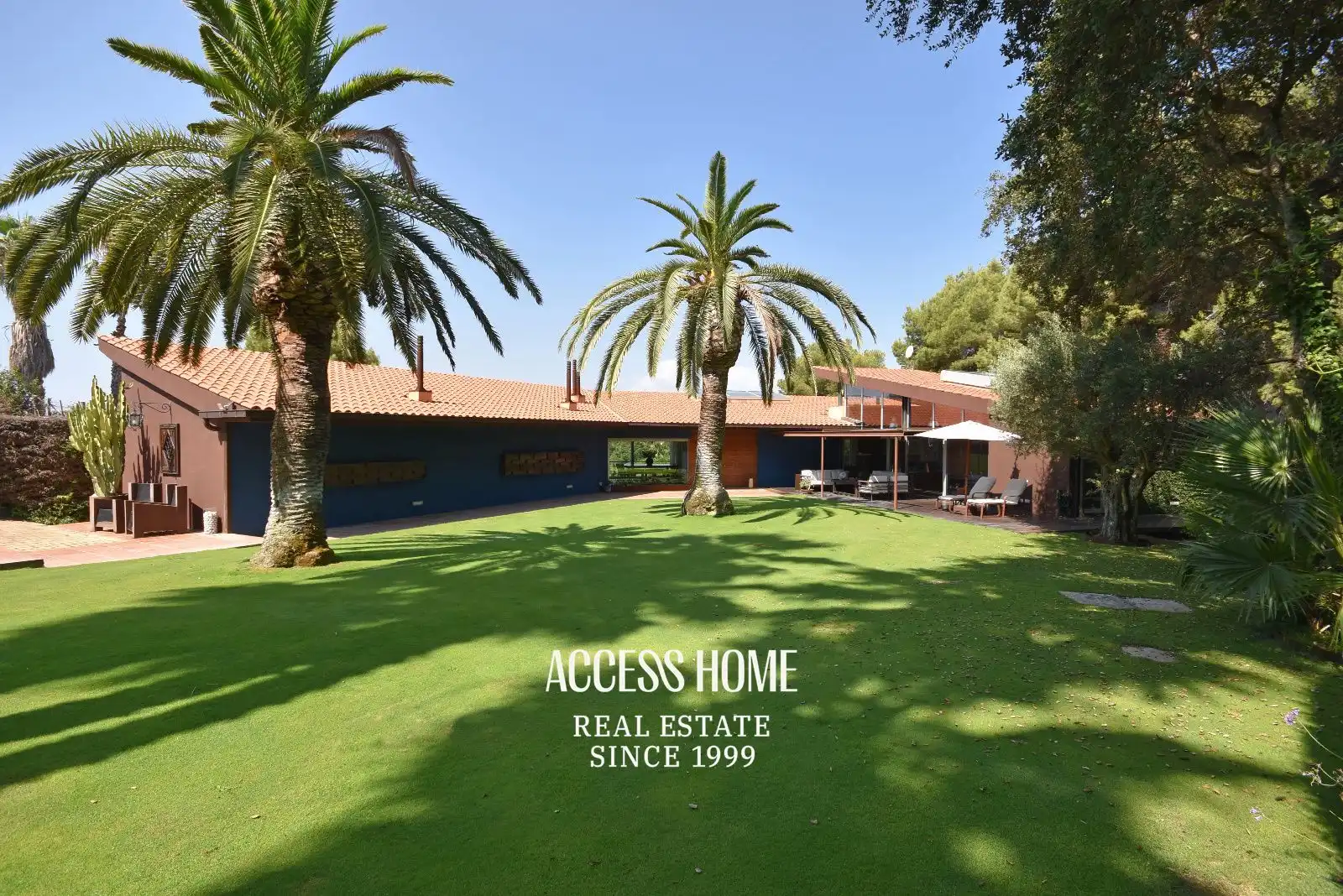 Detached house with pool for sale in Supermaresme