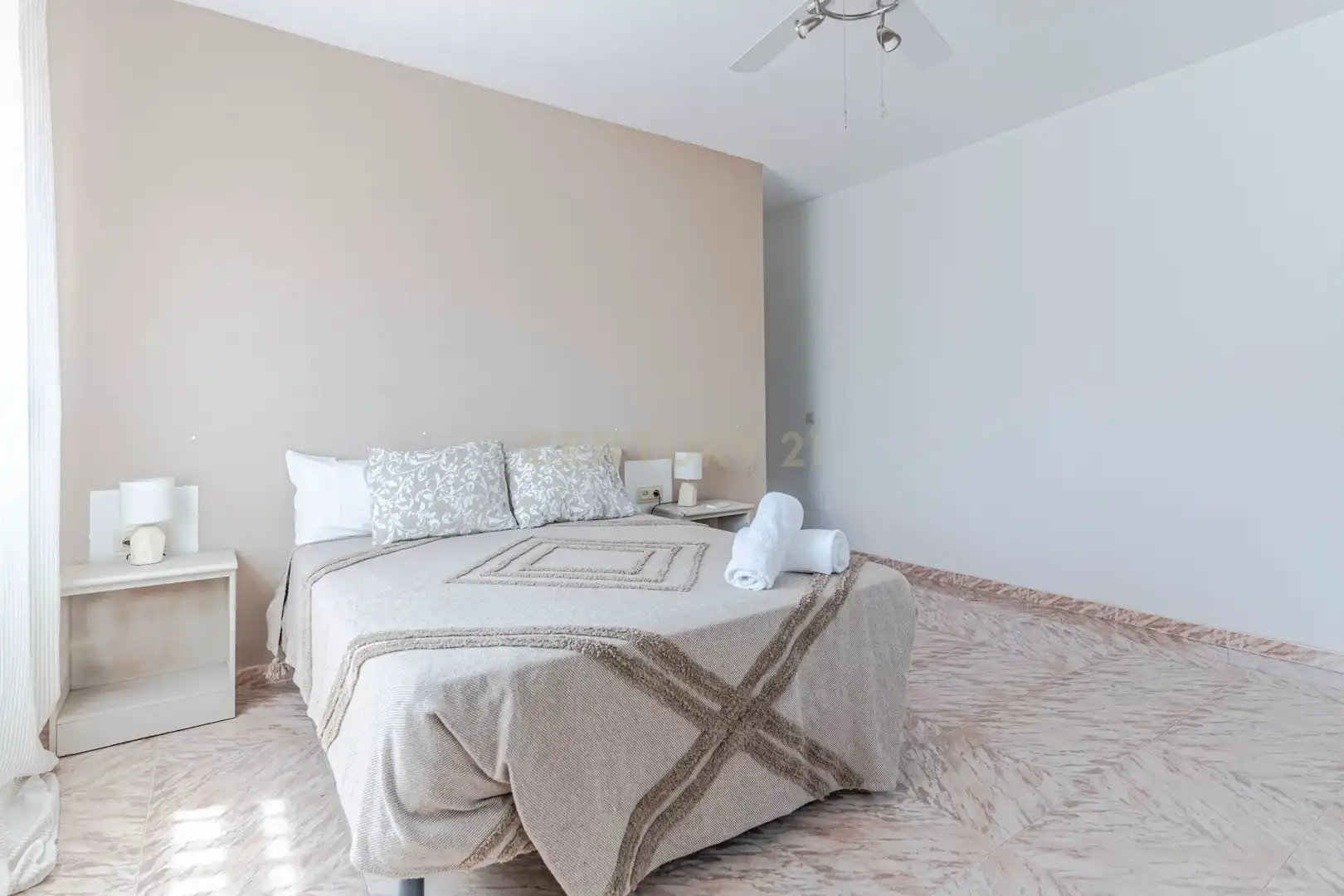 Habitación de Edificio en venta en Gójar