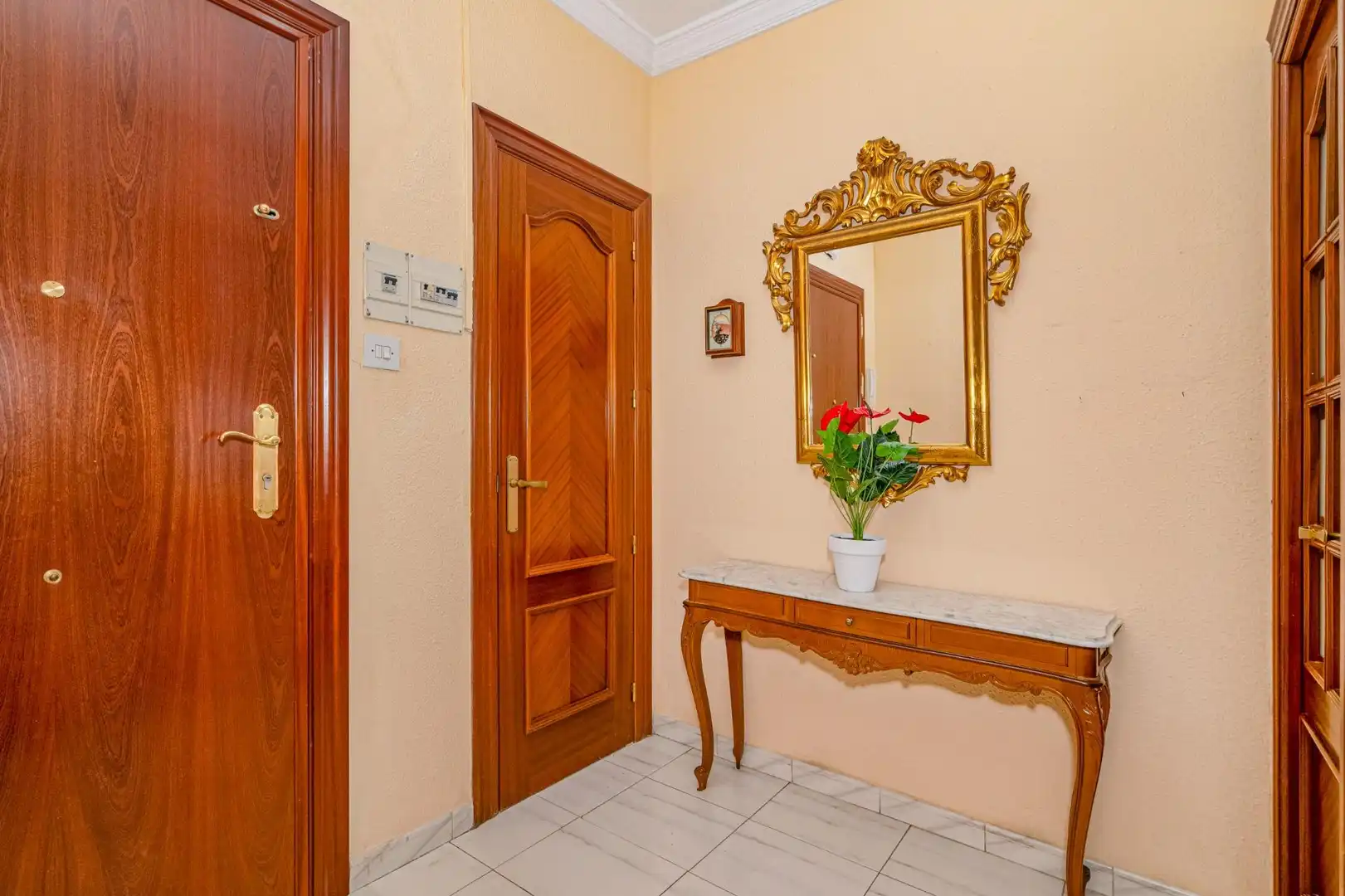 Piso en venta en Granada con Balcón