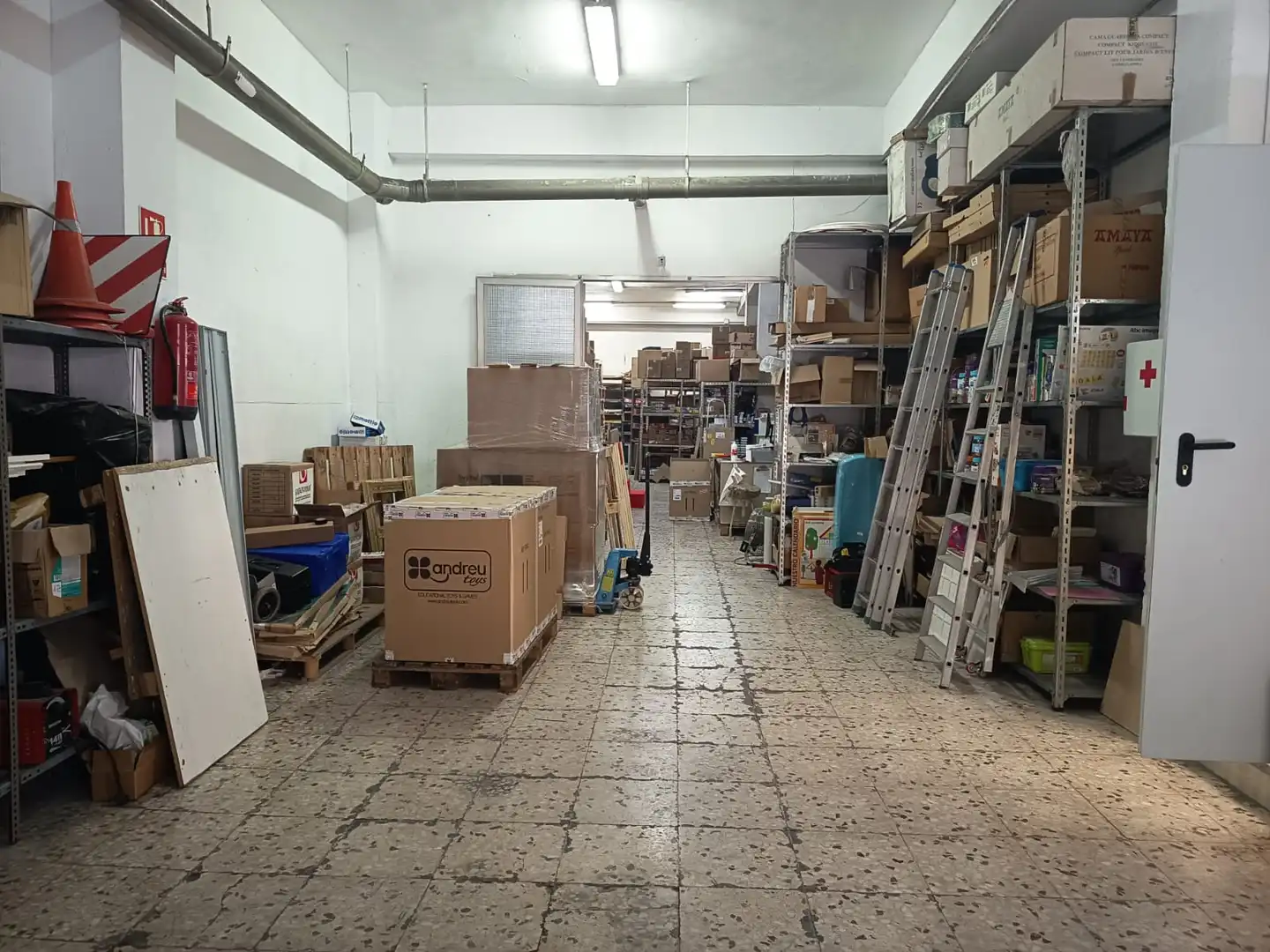 Local en venta en Alicante / Alacant con Aire acondicionado, Internet y Alarma