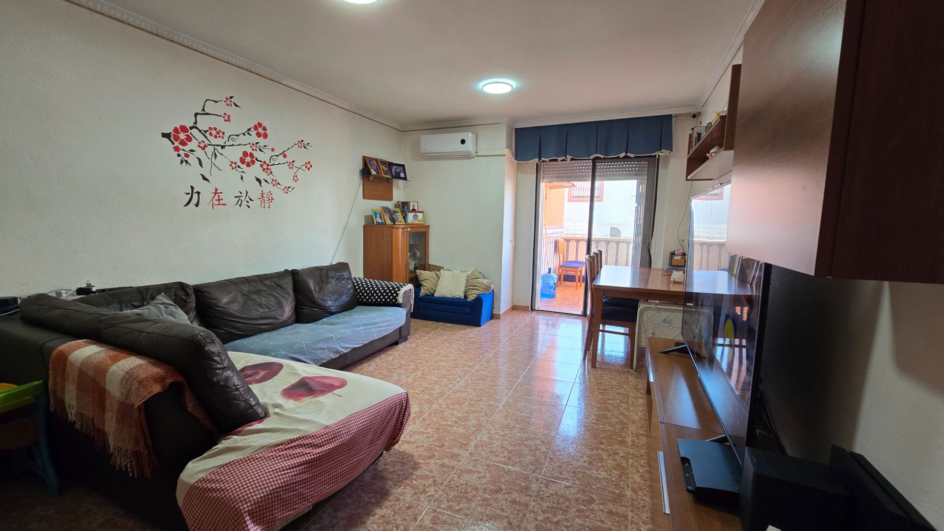 Sala de estar de Planta baja en venta en  Almería Capital con Aire acondicionado, Terraza y Amueblado