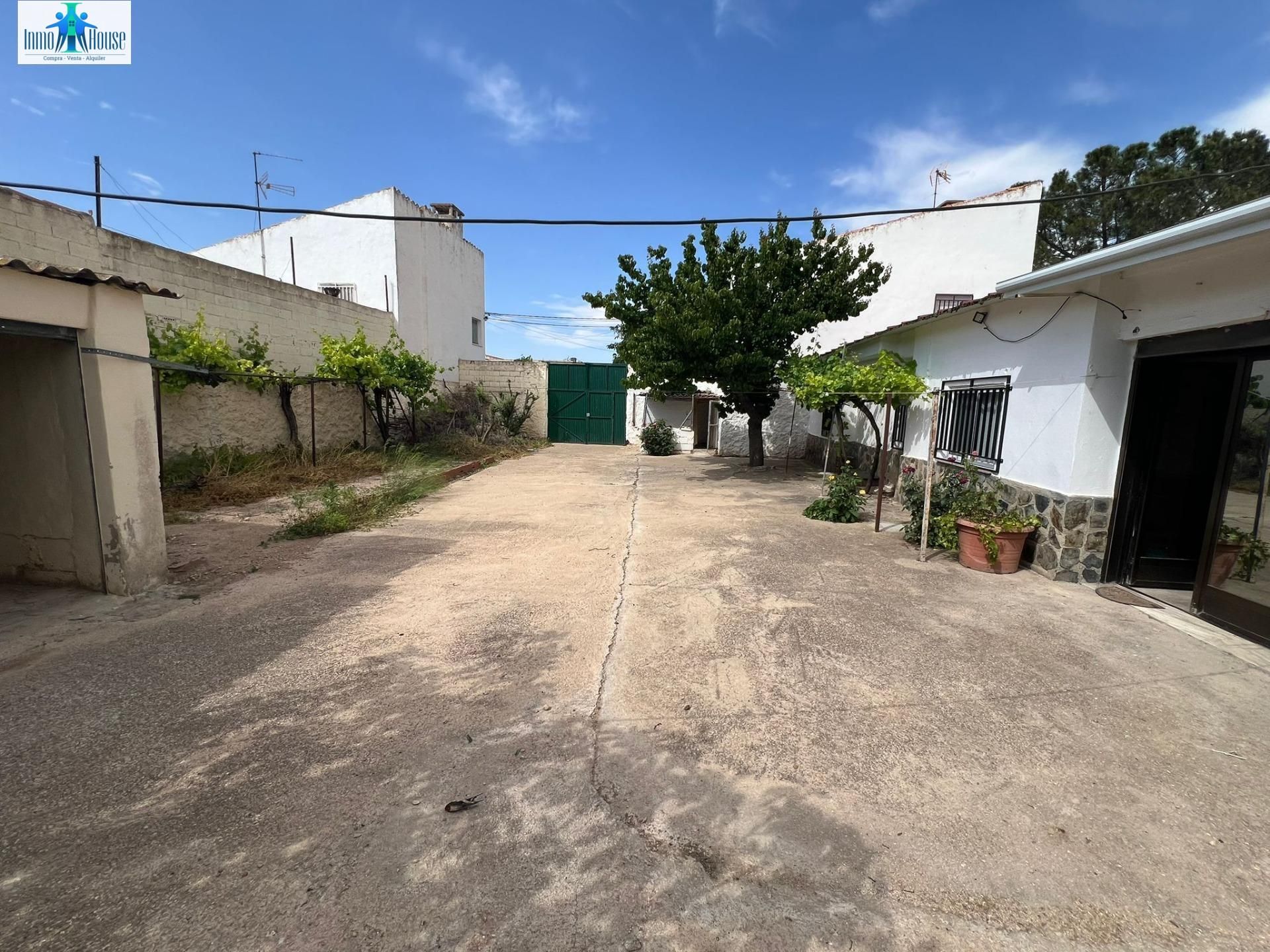 Vista exterior de Casa o xalet en venda en  Albacete Capital amb Calefacció i Balcó