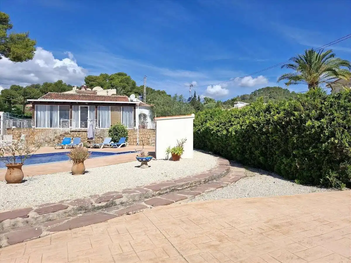 Vista exterior de Casa o xalet en venda en Benissa amb Calefacció, Jardí privat i Terrassa