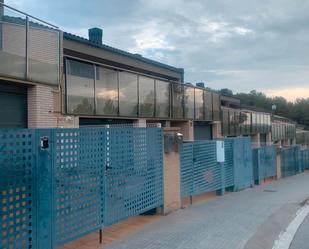 Vista exterior de Casa adosada en venda en Piera amb Terrassa, Balcó i Alarma