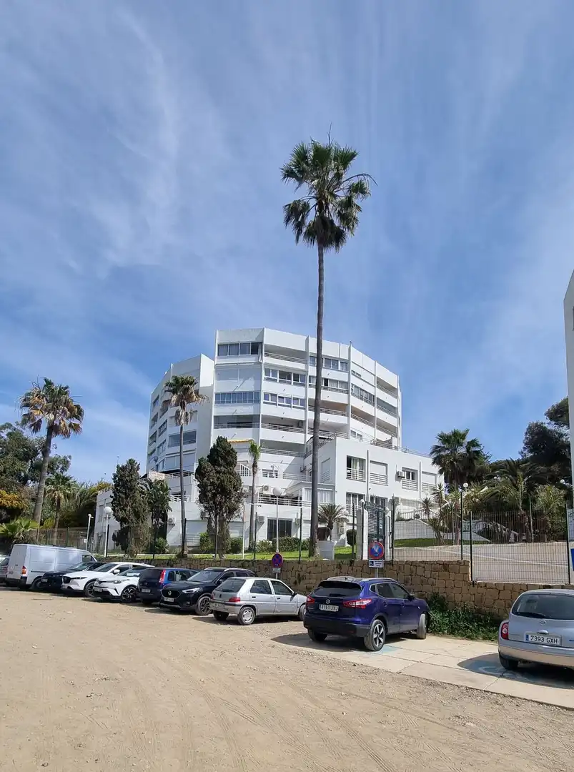 Vista exterior de Estudi en venda en Mijas amb Aire condicionat, Calefacció i Piscina