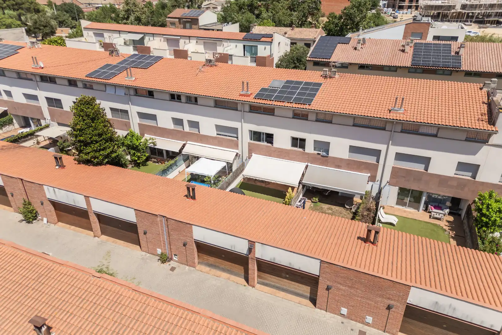 Vista exterior de Casa adosada en venda en La Garriga amb Aire condicionat, Calefacció i Jardí privat