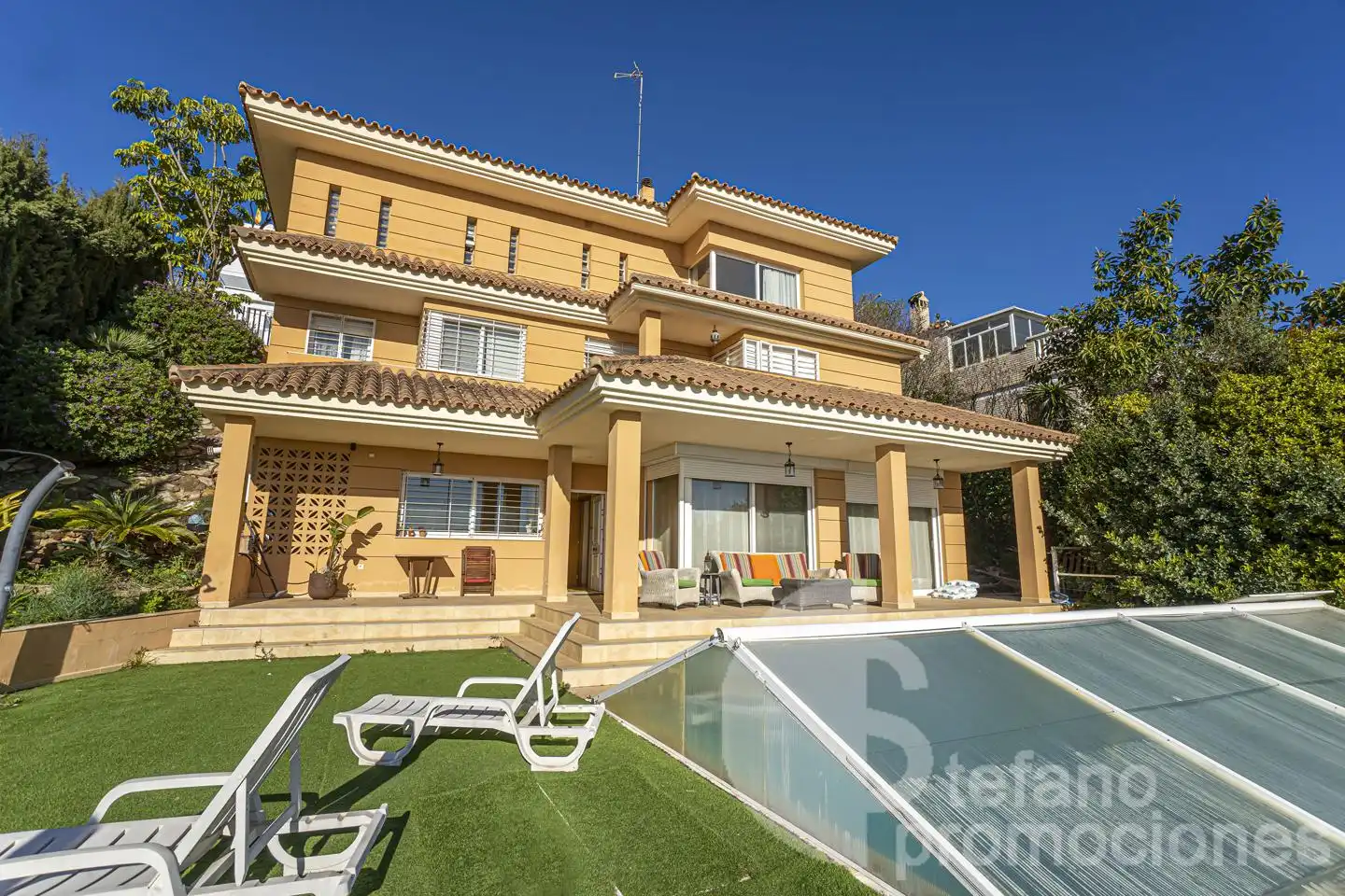Exterior view of Houses for sale in Málaga Capital  with Air Conditioner, Private garden and Terrace