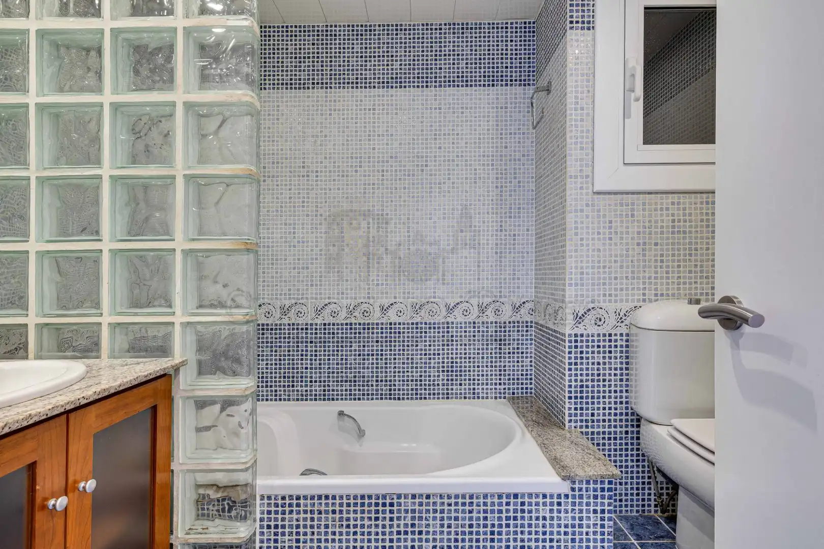 Bathroom of Flat for sale in Sant Cugat del Vallès  with Heating, Parquet flooring and Terrace