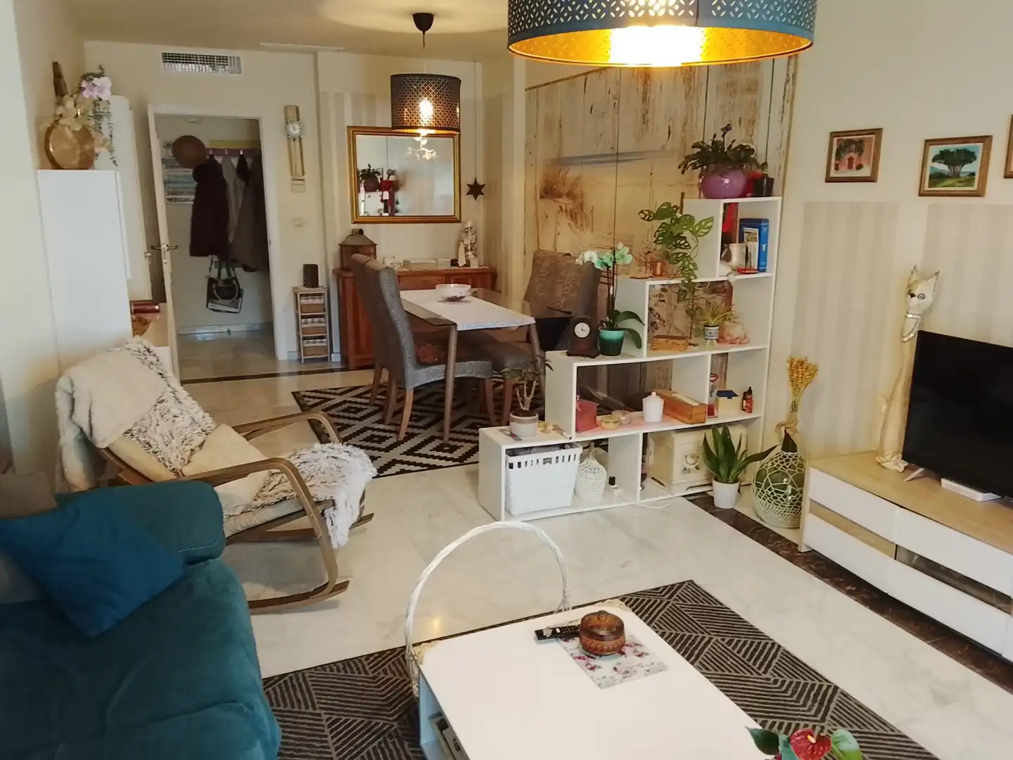 Sala d'estar de Planta baixa en venda en La Alcaidesa amb Aire condicionat, Jardí privat i Terrassa