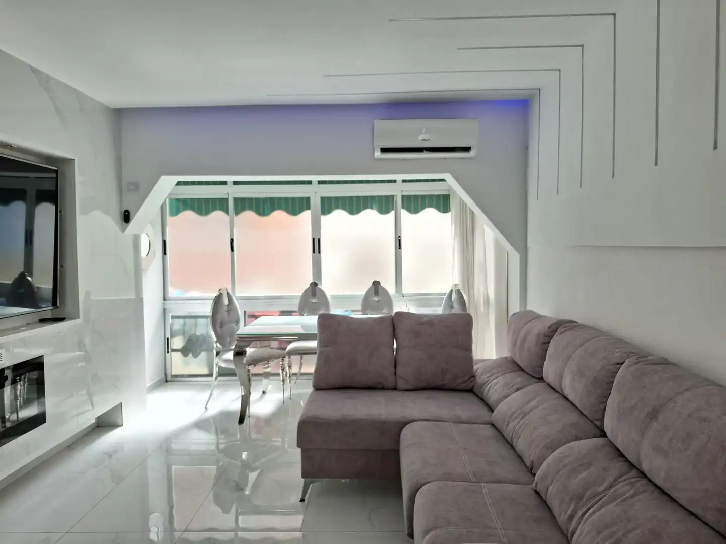 Sala de estar de Piso en venta en Marbella con Aire acondicionado y Piscina comunitaria