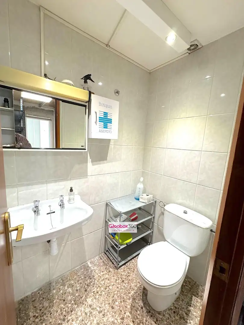 Bany de Local de lloguer en Reus amb Aire condicionat