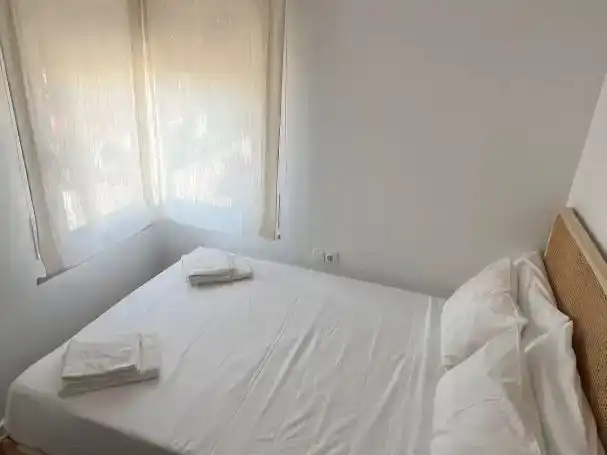 Dormitori de Àtic de lloguer en El Vendrell amb Aire condicionat, Parquet i Piscina