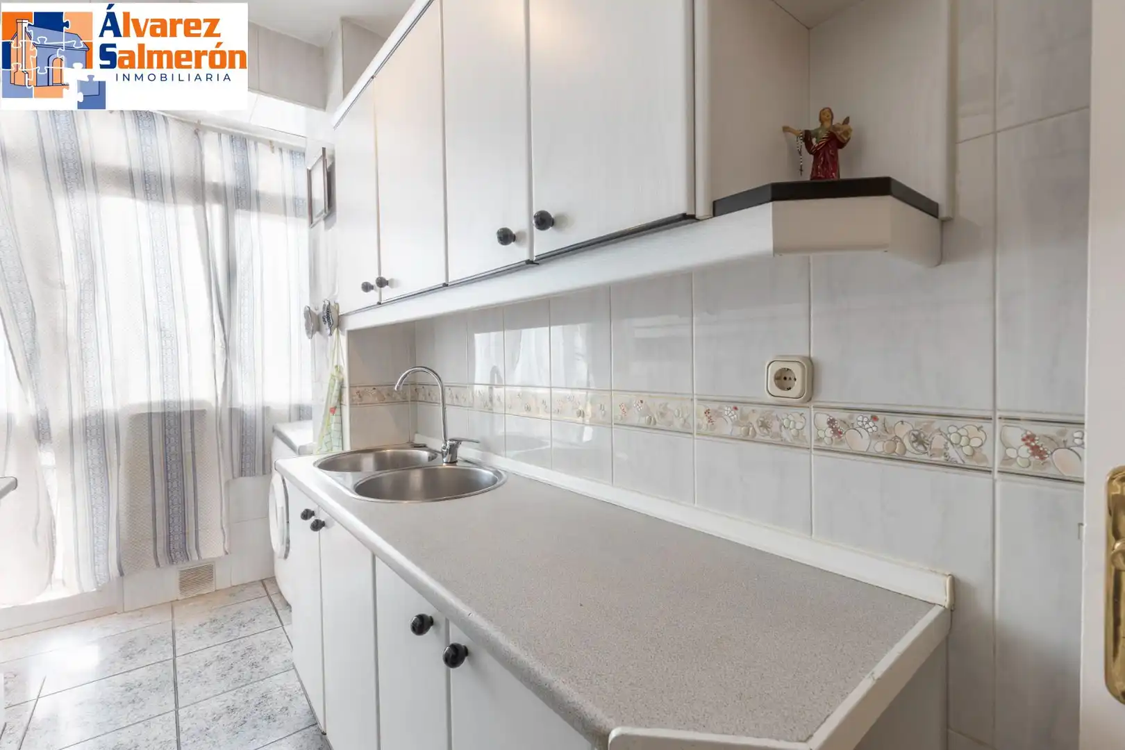 Kitchen of Flat for sale in Genil