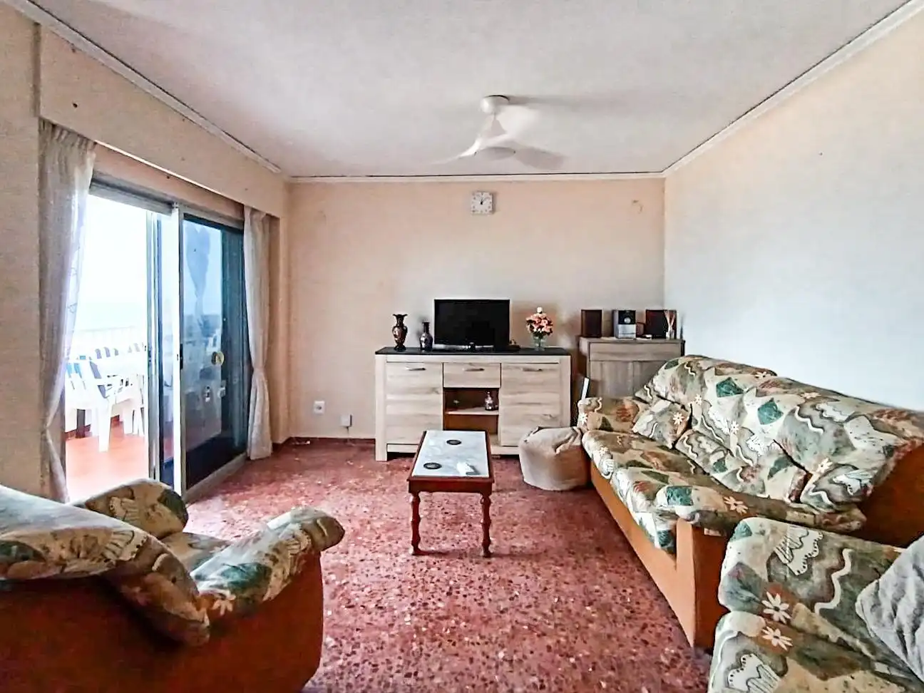 Sala d'estar de Apartament en venda en Miramar amb Terrassa, Moblat i Piscina comunitària