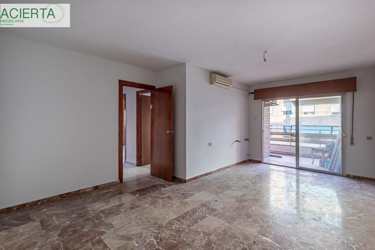 Flat for sale in  Granada Capital  with Terrace