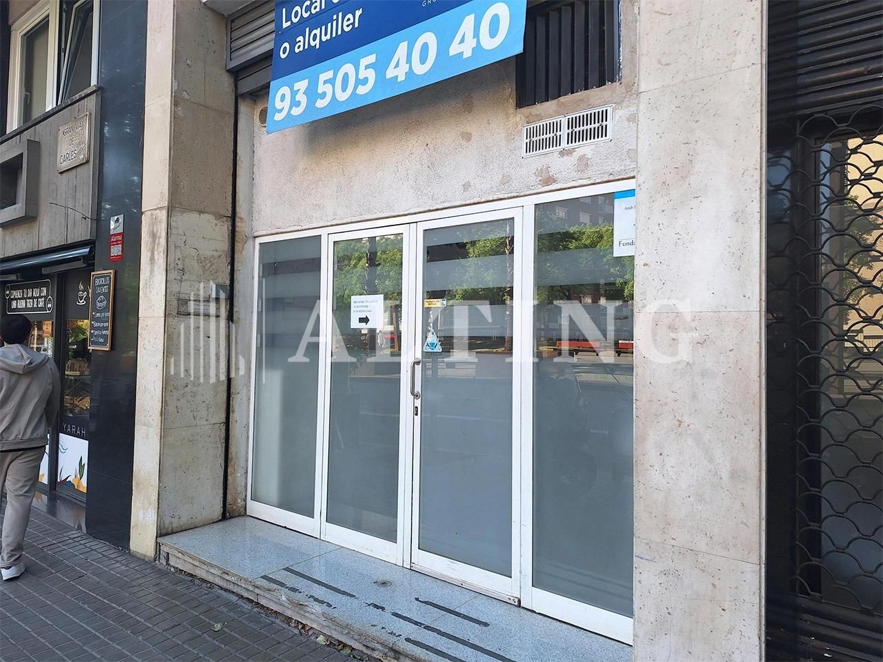 Vista exterior de Local en venda en  Barcelona Capital amb Aire condicionat