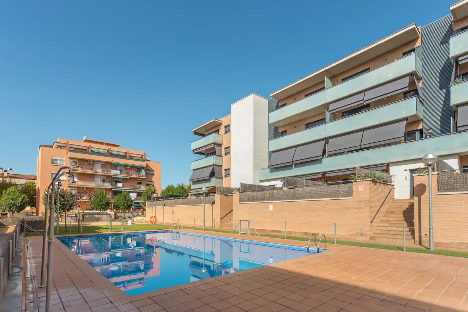 Piscina de Piso en venta en Parets del Vallès con Calefacción, Terraza y Trastero