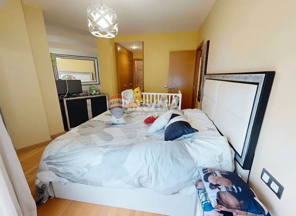 Dormitori de Apartament en venda en Vigo  amb Calefacció, Parquet i Traster