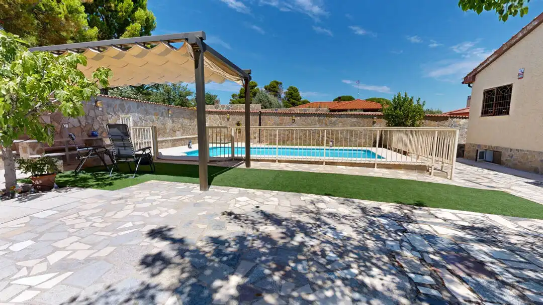 Piscina de Casa o chalet en venta en Valdelaguna con Aire acondicionado, Calefacción y Terraza