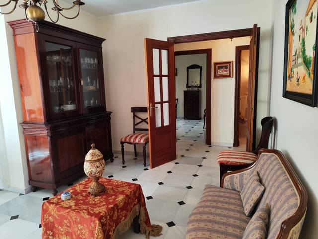 Piso en Alquiler en Calle Sargenta en El Pino - Bajo de Guía