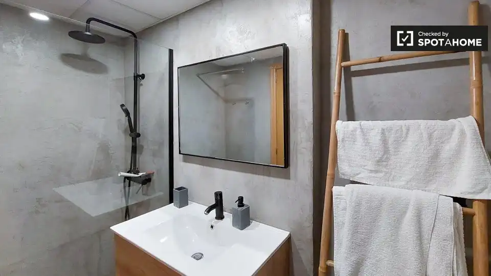 Habitació a Penya - Roja - Avda. Francia