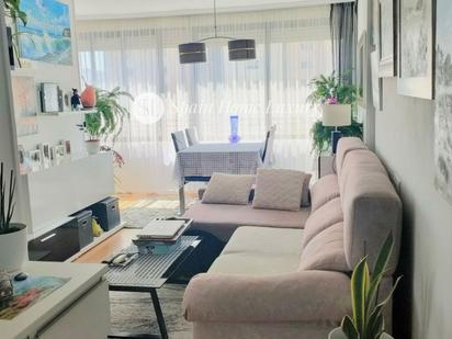 Sala d'estar de Pis en venda en Benidorm amb Piscina i Moblat