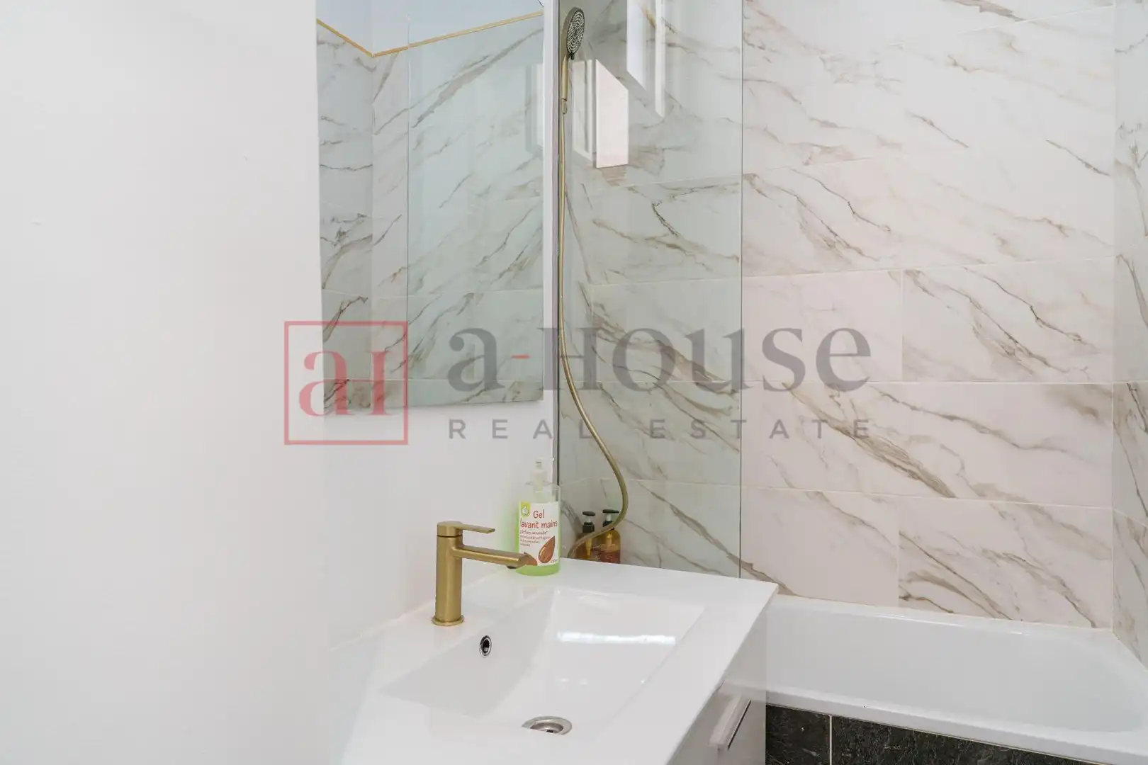 Bathroom of Ground floor for sale in Madrid  with Air Conditioner, Heating and Furnished