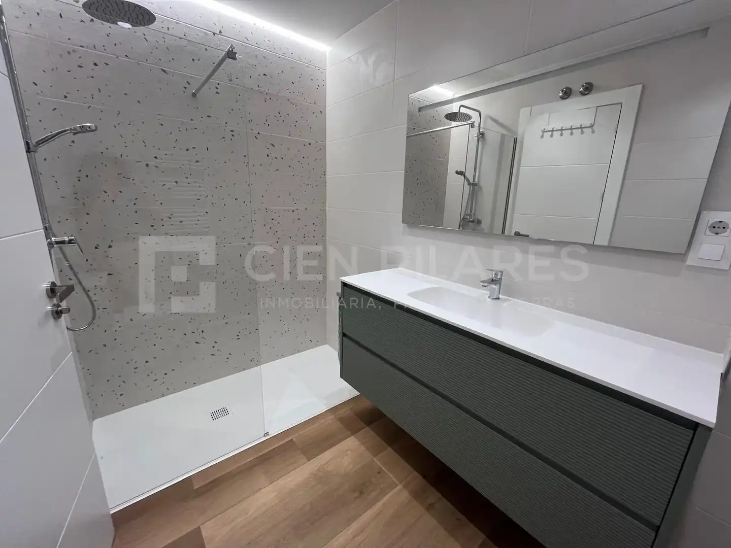 Room in C/ SAN ANTON, Gran Via