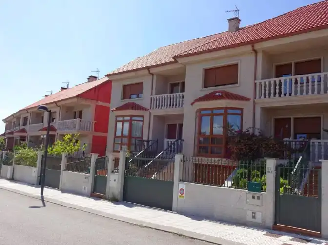 Adossat amb terrassa en venda a Carril Os Anxos