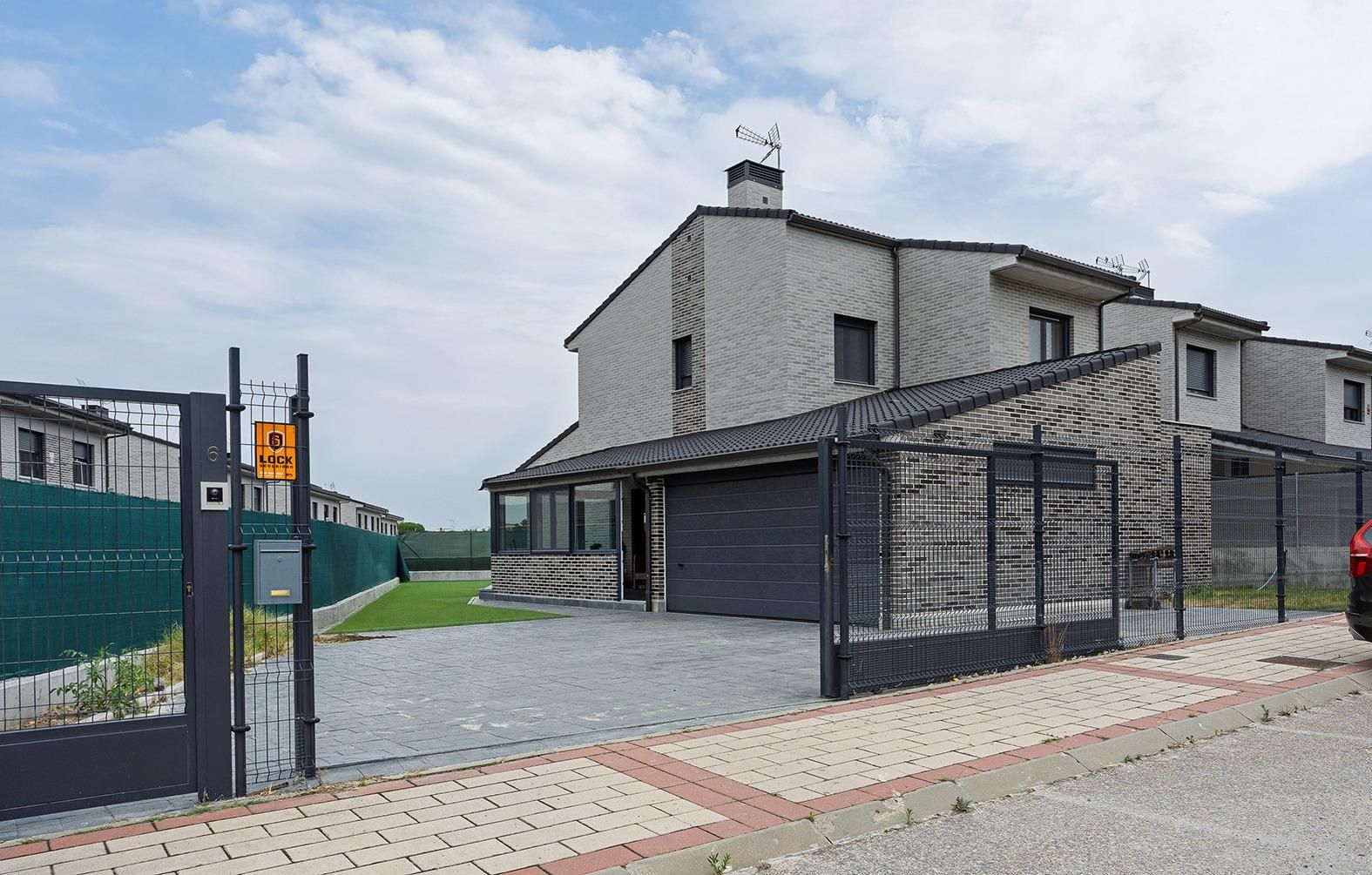 Exterior view of House or chalet for sale in Tudela de Duero  with Heating, Private garden and Terrace