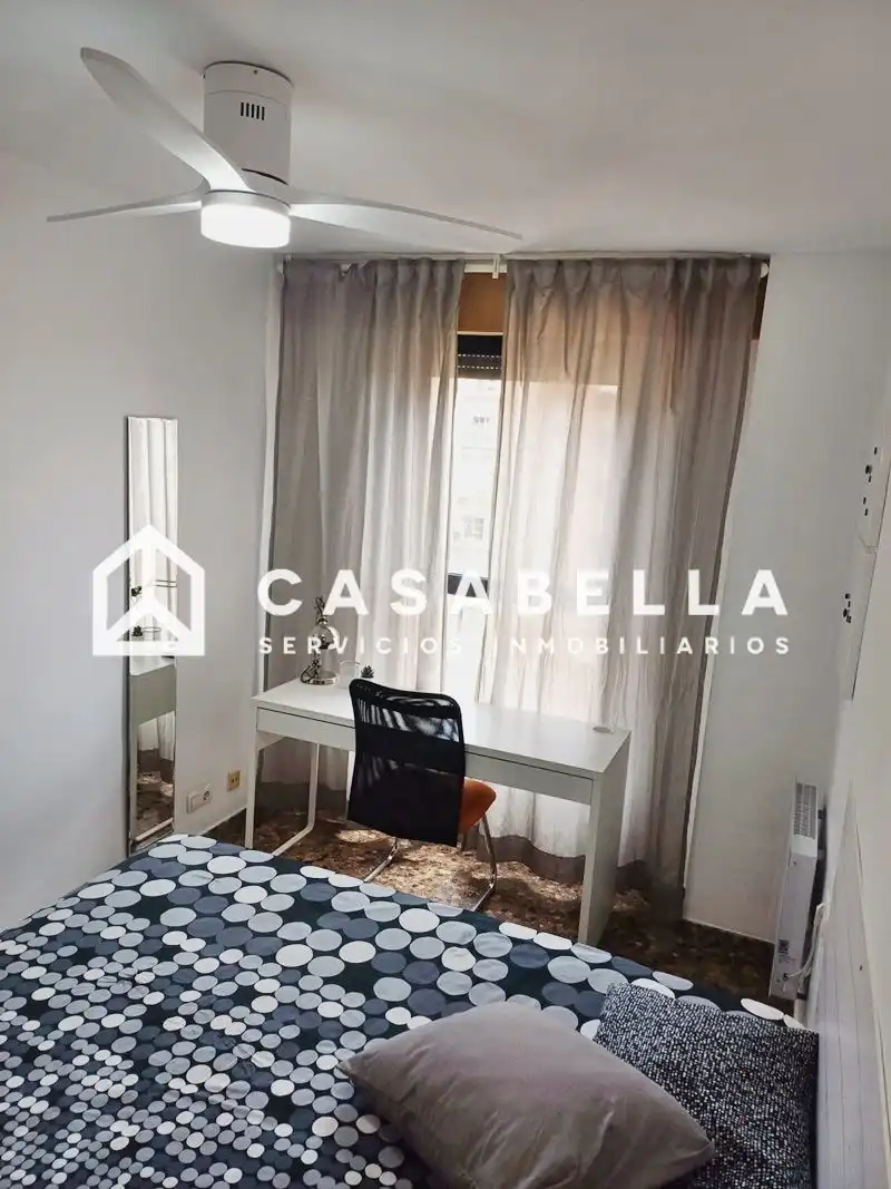 Schlafzimmer von Wohnung zur Miete in Valencia mit Klimaanlage, Heizung und Terrasse