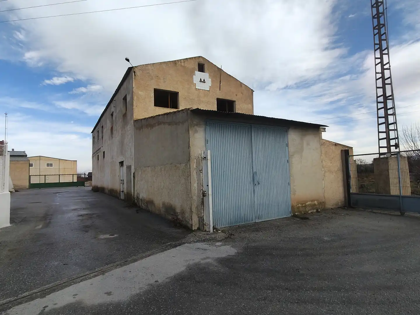 Außenansicht von Fabrikhallen zum Verkauf in Baza