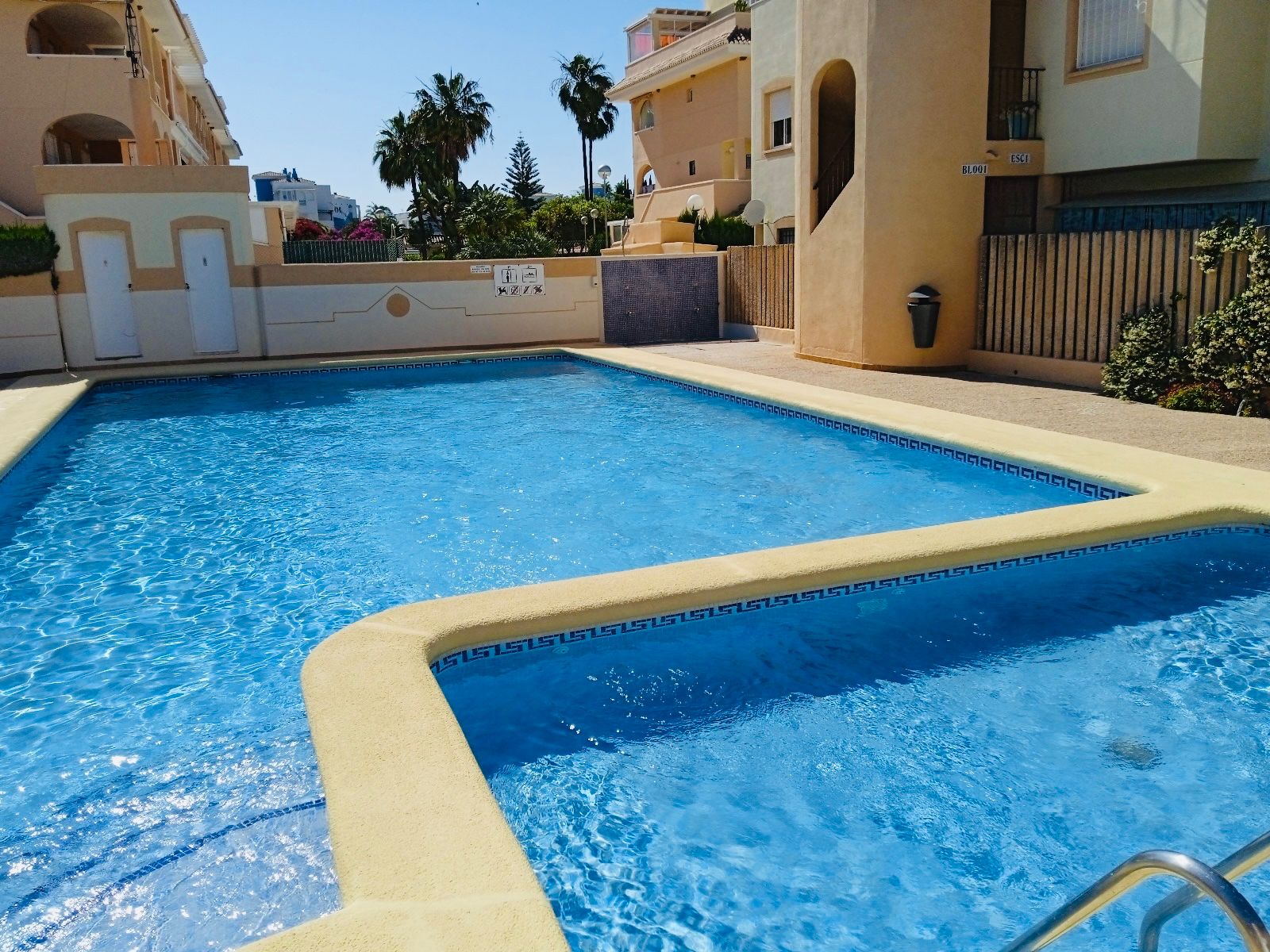 Swimming pool of Planta baja for sale in Dénia  with Air Conditioner, Heating and Private garden