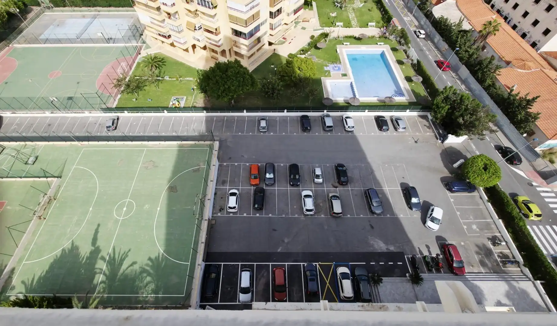 Aparcament de Pis en venda en Alicante / Alacant amb Jardí privat, Terrassa i Moblat