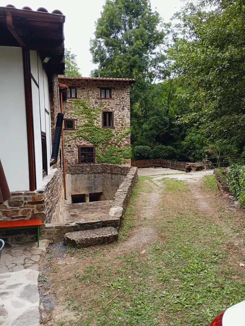 Vista exterior de Casa o xalet en venda en Pesaguero amb Calefacció, Terrassa i Moblat