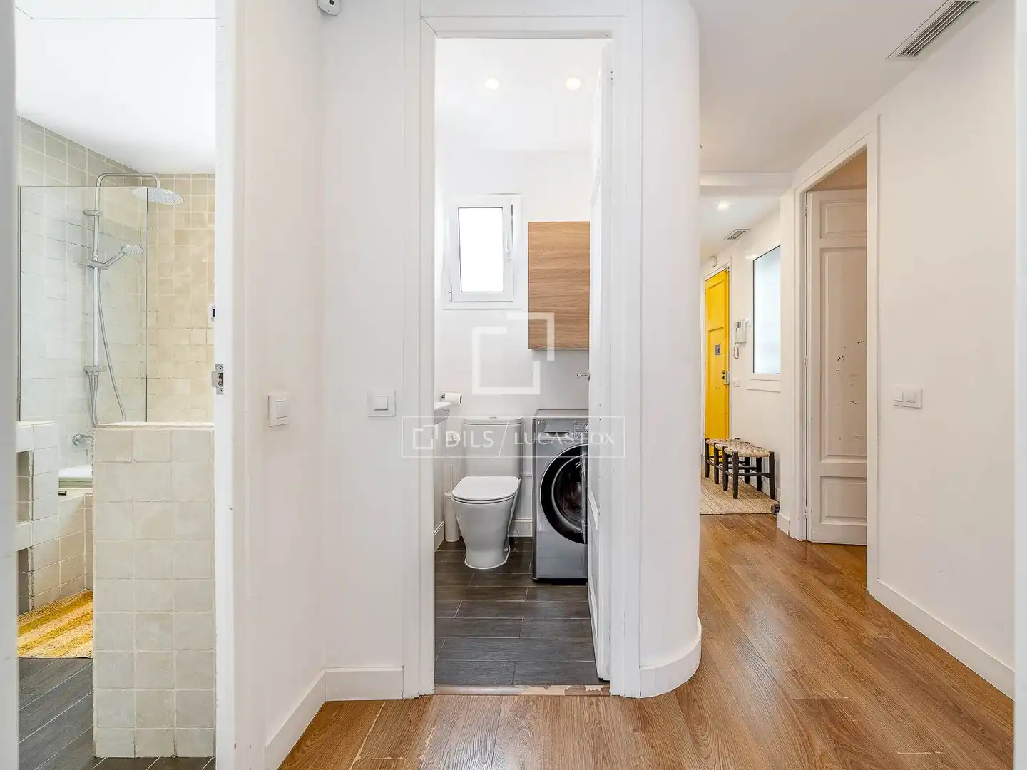 Bathroom of Attic for sale in Barcelona  with Air Conditioner, Heating and Terrace