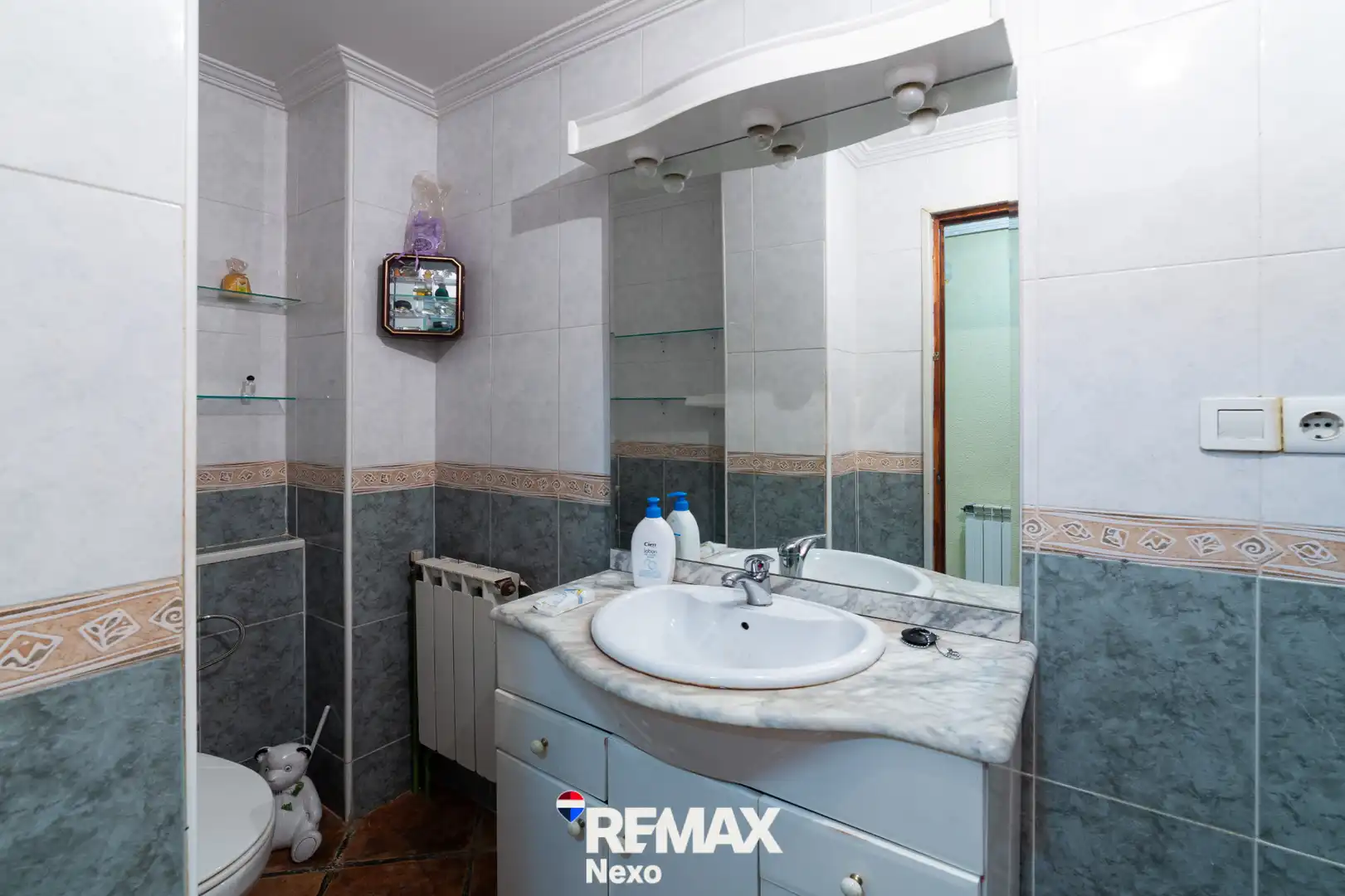 Baño de Casa adosada en venta en Benavente con Jardín privado, Parquet y Trastero