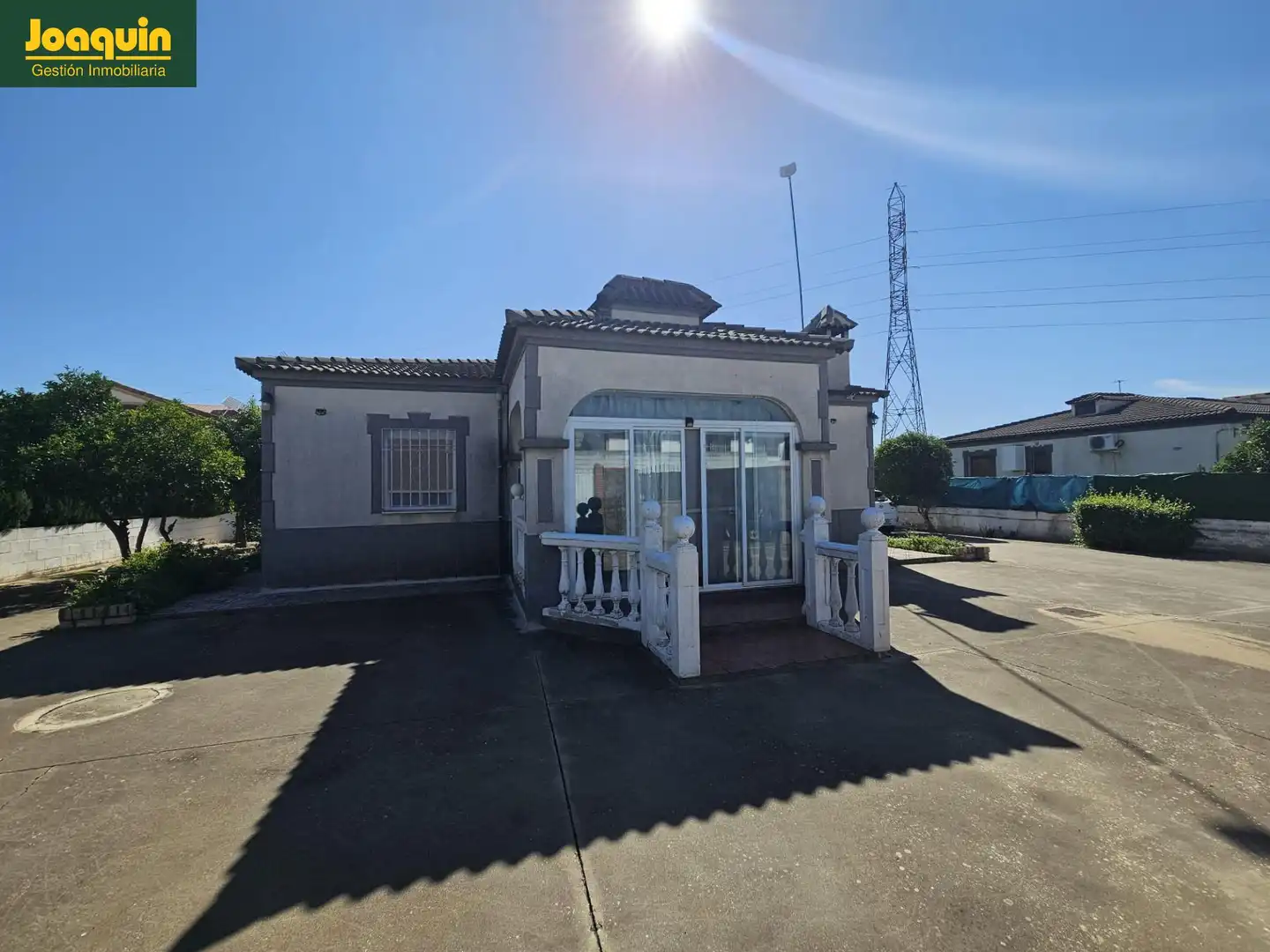 Vista exterior de Casa o xalet en venda en Córdoba amb Aire condicionat, Traster i Piscina