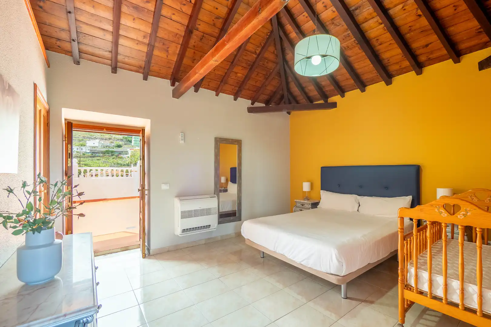 Dormitori de Casa o xalet en venda en Moya (Las Palmas) amb Jardí privat, Terrassa i Traster