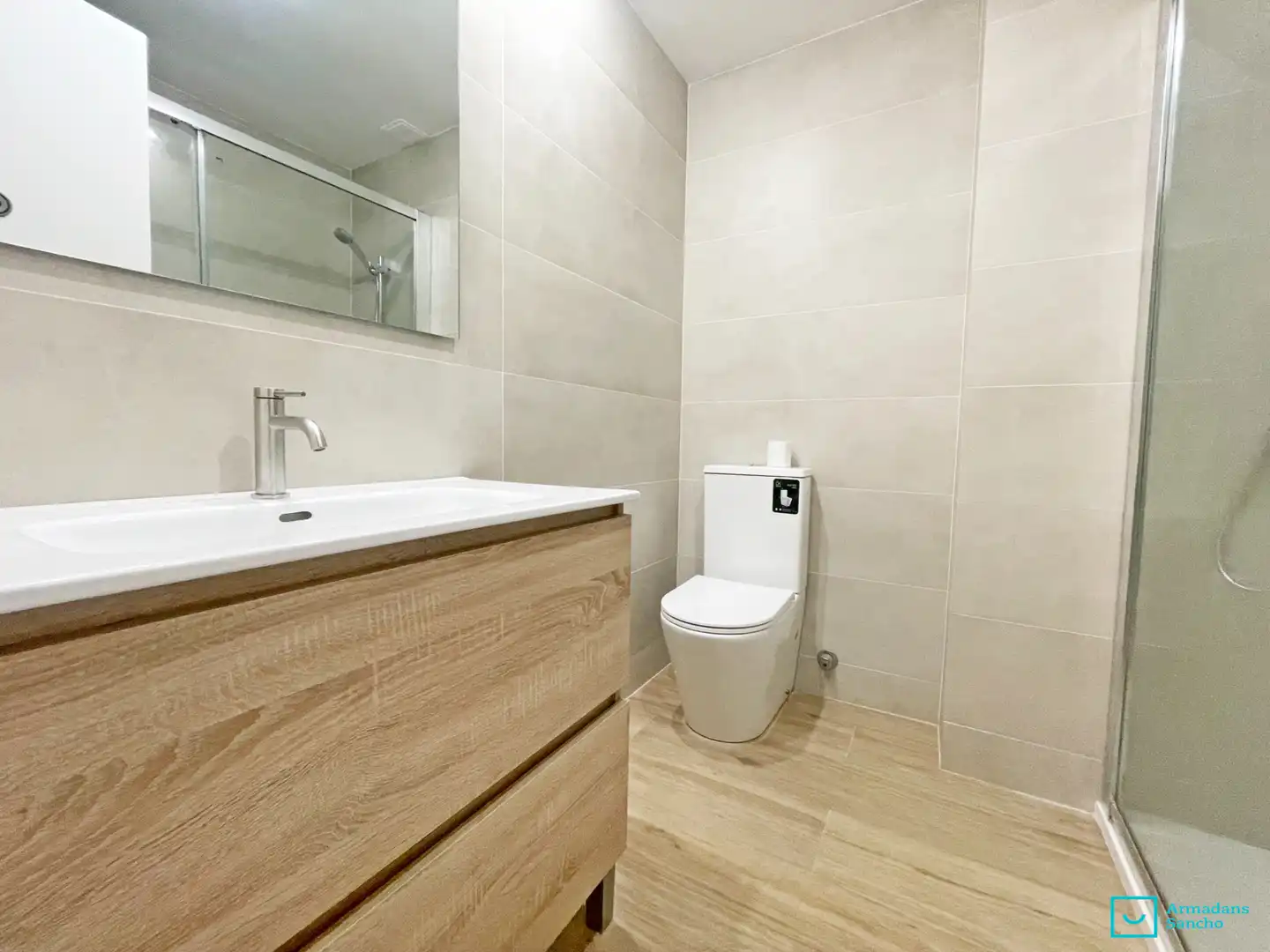 Bathroom of Study for rent in Barcelona  with Air Conditioner and Terrace