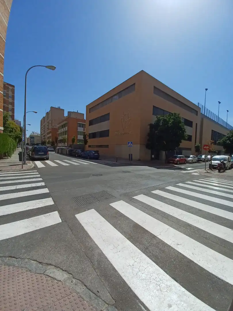 Außenansicht von Wohnung zum Verkauf in Sevilla mit Klimaanlage