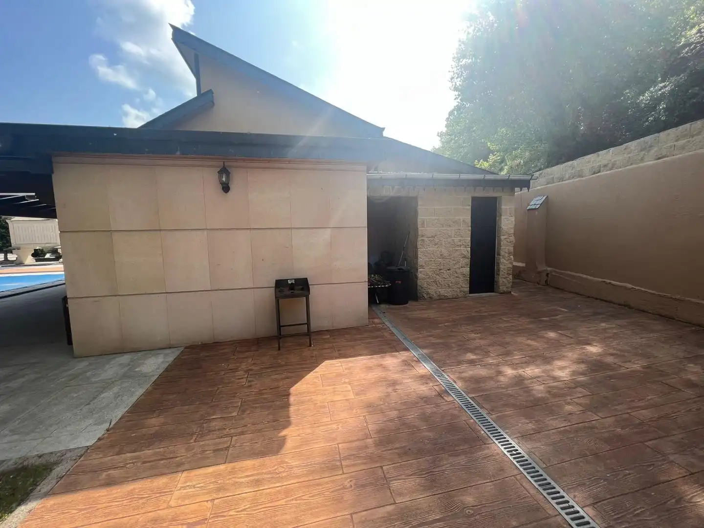 Vista exterior de Casa o xalet en venda en Ponferrada amb Jardí privat i Moblat