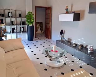 Sala d'estar de Casa adosada en venda en Cambados amb Calefacció
