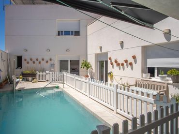 Villa mit Pool zum Verkauf in Calle Calle Matrona Magdalena Mariscal