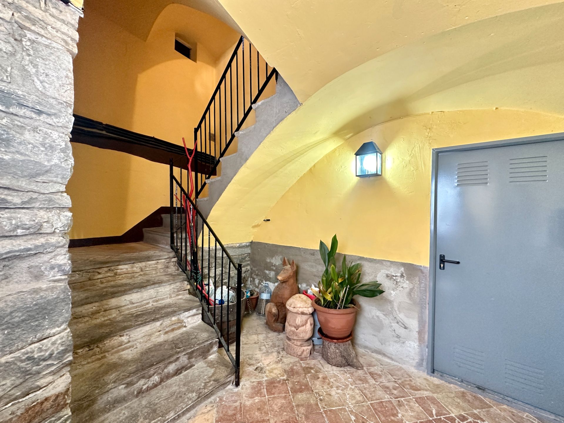 Edifici en venda en Montesquiu