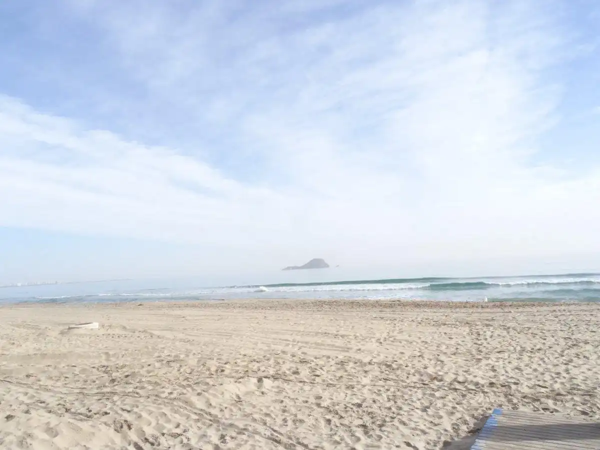 Vista exterior de Estudi en venda en La Manga del Mar Menor amb Traster i Moblat